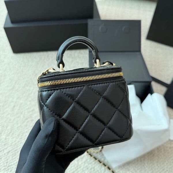 top Designer Men's and Women's Mini Canvas Makeup Bag Travel Toiletries Women's Luxury Handbag Makeup Bag Classic Black and White 11cm Handheld Shoulder Bag 001
