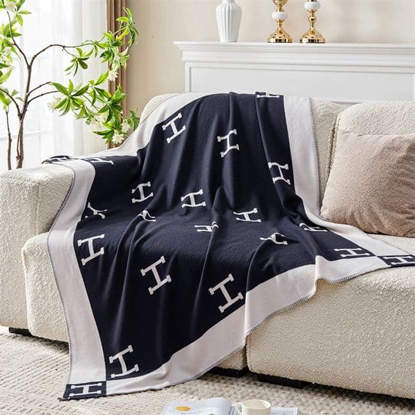 New Cashmere Designer Blanket Soft Wool Curling Scarf Shawl Portable Warm Plaid Sofa Bed Wool Knit Throw