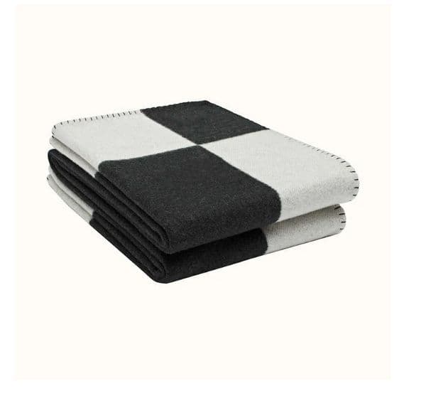 Fashion Cashmere Blankets Luxury Letter Home Travel Throw Summer Air Conditioner Blanket Beach Blanket Towel Womens Soft Shawl