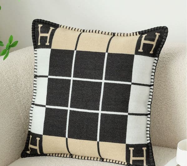 Luxury Fashion Designer Pillows Decorative Pillow Vintage Fleece Pillowcase Cover Case Covers Wool Pillowcases