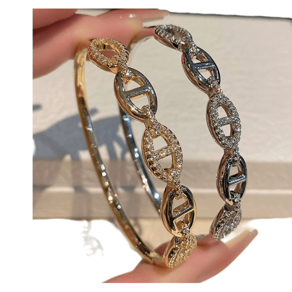 18k Gold-plated Zircon Diamond Designer Opening Bracelet for Women Hollow Alphablet Design Trendy Versatile Jewelry Factory Wholesale dd750