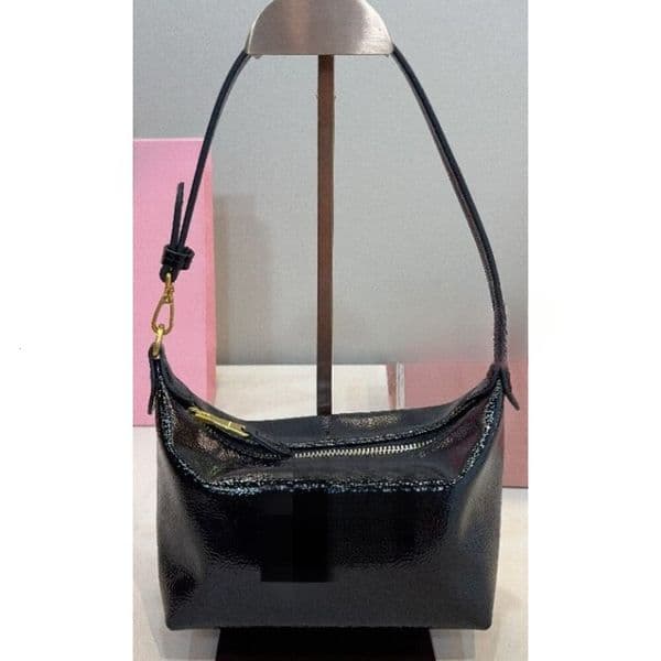 2026 new model Designer bag new high end oil wax leather lunch box bag underarm shoulder bag fashionable tote bag