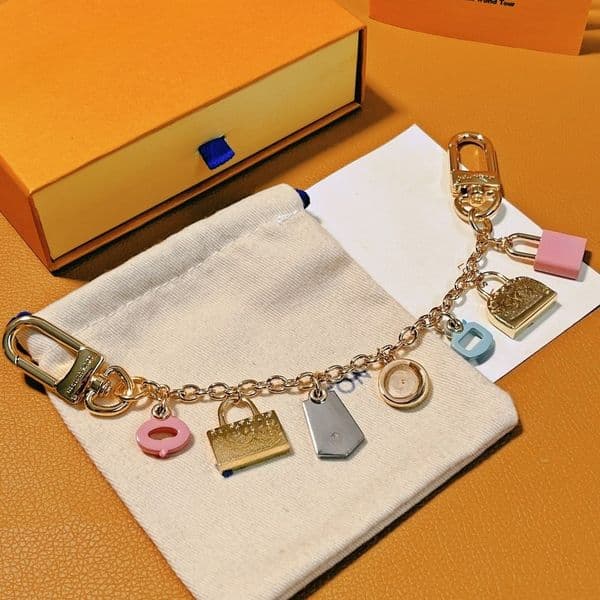 Designer Bag Charm Luxury Keychain Keying Bag Charms Letter Leather Pendant Fashion Bags Accessories Cartoon Key Chain
