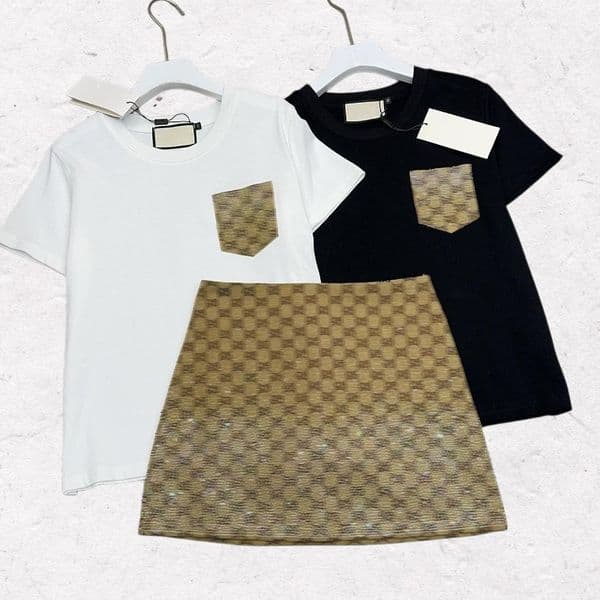 Designer Women's Two Piece Skirt Full Letter Luxury T Shirt Skirt Set Elegant Girlish Style Casual Slim Jacket Pants or Shorts Set Women dh852