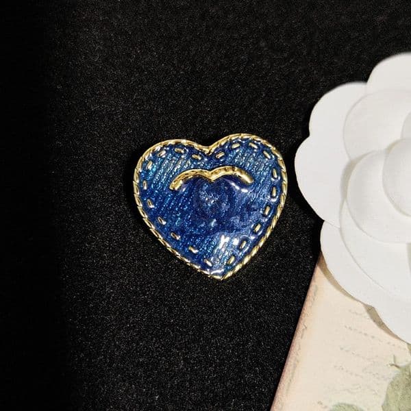 Classic Brand Designer Brooches Famous Women Blue Heart Brooch Suit Pin Wedding Party Jewelry Accessories Party Gift