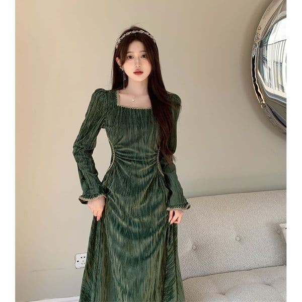 Plus-size Autumn New Square-neck Vintage Gold Velvet Dress With A High-end Feel French-style Slimming Designer Dress Waist-cinching Mini Dress