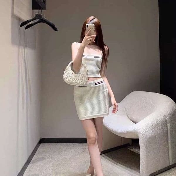 Knitted suit 2026 summer designer letter embroidered striped vest, high waist slim D17 fit short skirt