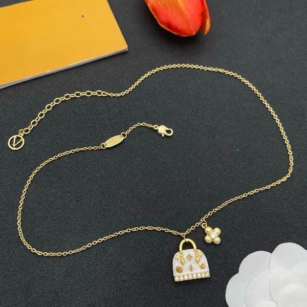 Designer Necklaces Letter Crystal Pendant Luxury Jewelry Copper Diamonds Womens Necklace Chain Pendant Wedding Gifts