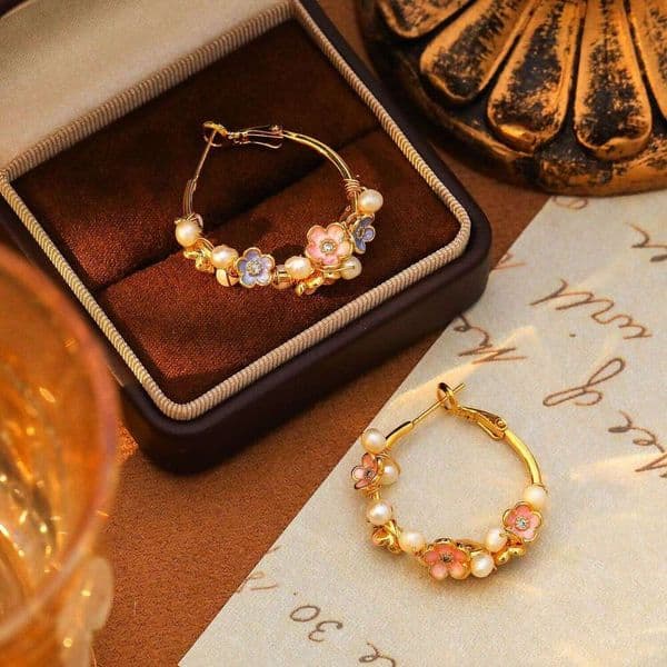 Designer lady's earrings Copper-plated real gold French-style elegant luxurious pearl and diamond-studded for women, vintage niche design fashion earrings