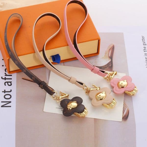 Designer Keychain Bag Charm Vivie Keychain Sunflower Lanyards Trendy Key Wallet Chain Accessries Fashion Men Women Bag Charms Designer waist chain Keys Pendant
