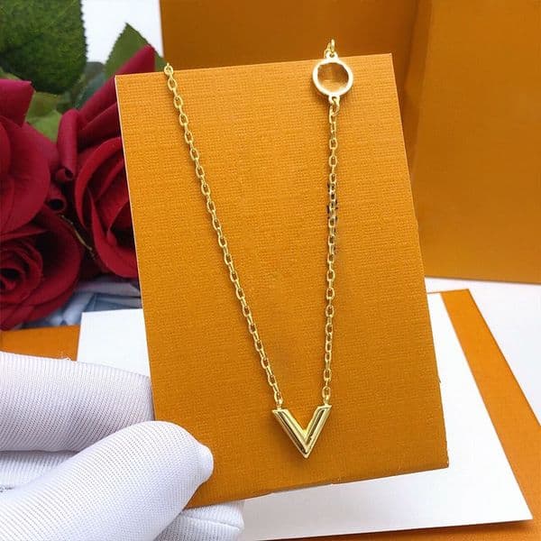 Designer Jewelery V Flower Pendant Necklace For Women Classic Luxury Brand Gold Valentines Day gift with box