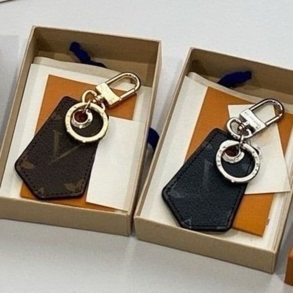 Fashion Key Buckle Car Keychain Leather Keychains Men Women Bag Charms Pendant Accessories With Box