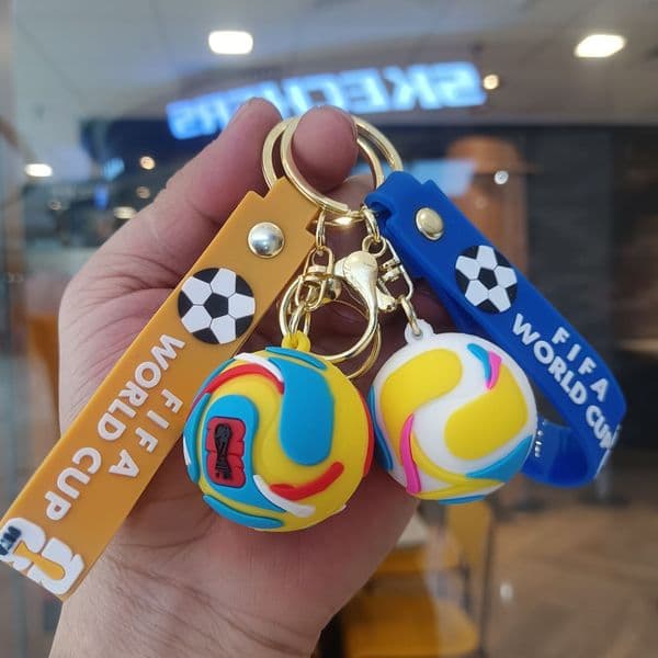 Free delivery Keychains Simple casual keychain atmospheric and personalized trendy pendant