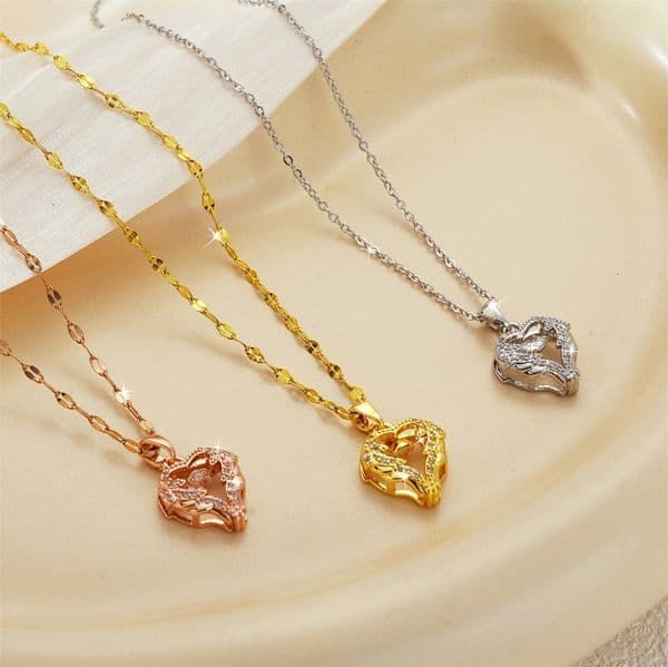 Dynamic Ocean Heart Pendant Necklace for Women, Trendy Versatile New Light Luxury Design Clavicle Chain Jewelry