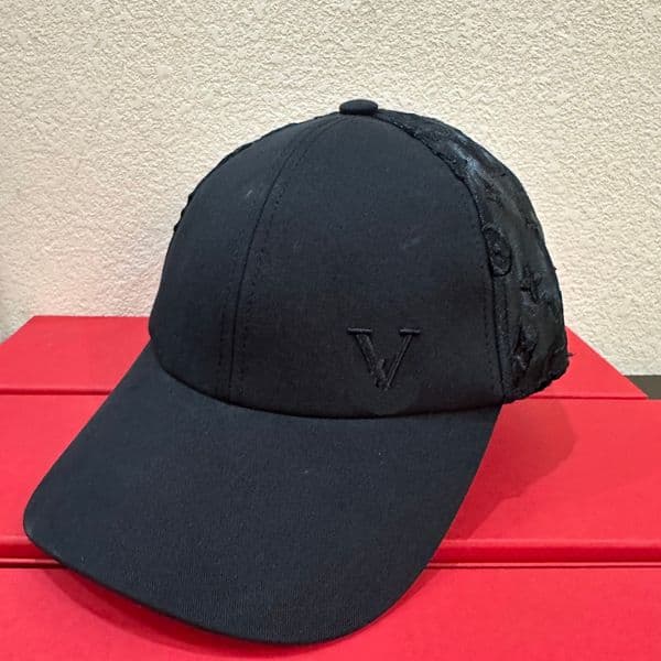 Classic Black White Baseball Cap Versatile Casual Hat Outdoor Sports Sun Protection Adjustable Cap 28