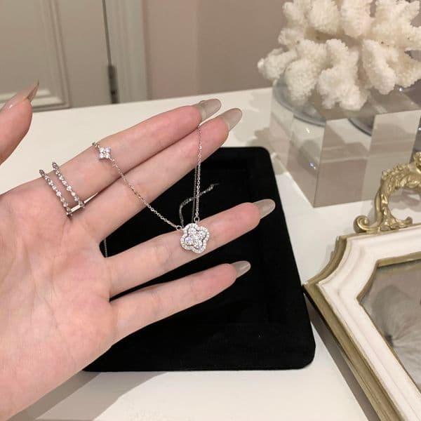 Luxury Brand Designer Jewelry Shiny Four-Leaf Clover Necklace For Women, Light Luxury, Niche, High-End Feel, Sparkling Collarbone Chain, Birthday Gift, Accessor
