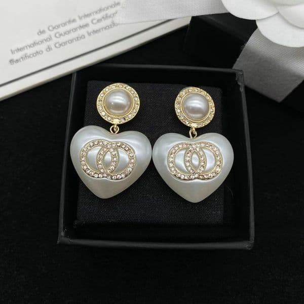 Heart Earrings Designer Pearl Earrings Stud Elegant Women Jewelry Earings Diamond Earing Charm Party Gift