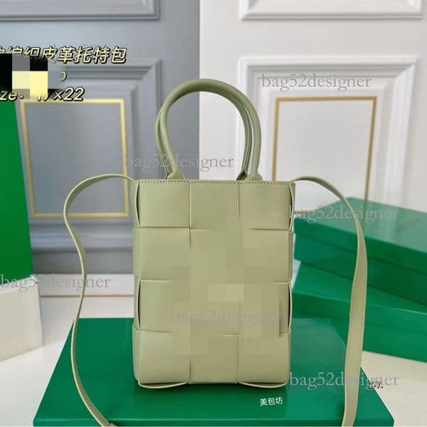 Designer bag Luxury bag Large Woven Handbag New Trendy Retro Fashion Handheld Crossbody Style Women S Bag