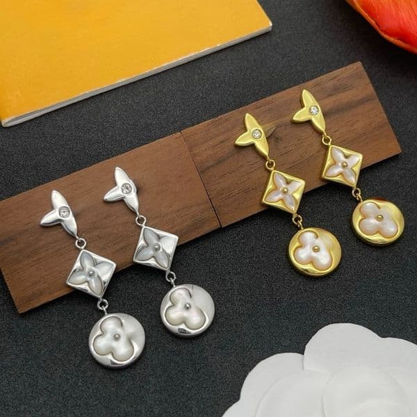 Women's Mother of Pearl Earrings Designer Style Stud Earrings Luxury Drop Flower Mother of Pearl Earrings Blossom Earrings High Quality Wedding Party Jewelry Gifts