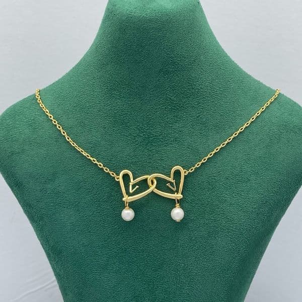 Fashion New Pendant Necklace With Small Pearls Paired With Two Heart Shaped Designs ExudingCharm And Luxurious Gift Necklace For Women