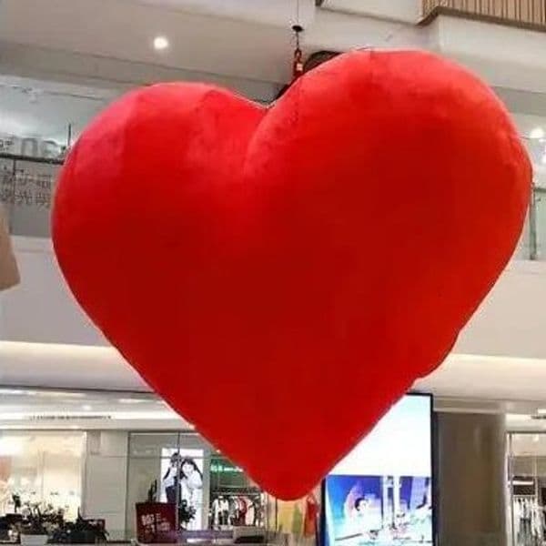 Popular pre-order item: Inflatable heart-shaped decoration filled with love and charm, red heart cartoon design