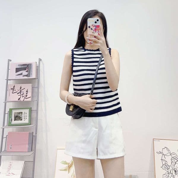 Autumn j29 new designer French women's round neck sleeveless hollow black and white striped knitted pullover vest top