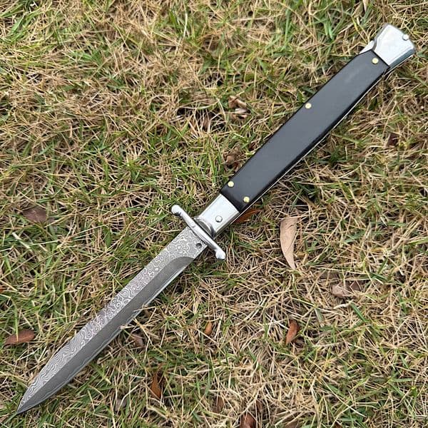 High End 11 Inches Swinguard Tactical Folding Knife Damascus Steel Blade Cow Horn with Steel Head Handle Outdoor Survival EDC Pocket Knives