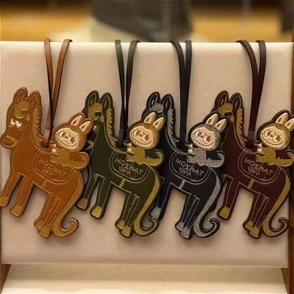 Designer Genuine Leather Keychain Bag Charm for Man and Woman Fashion Trendy Couple Bag Pendant Cute Horse Bag Hanger Car Key Ring for Gift