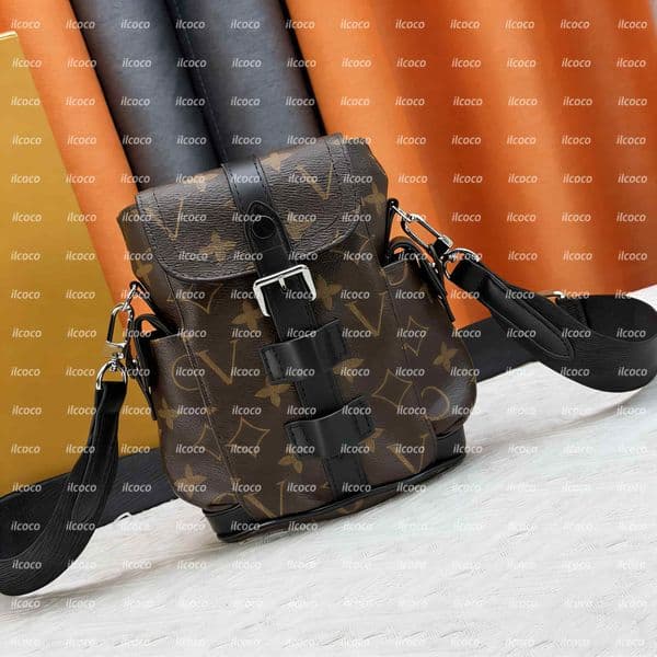 Designer bag outdoor Slingbag Easy Pouch On Strap Bag Leather classic clutch cross body pochette bag Hobo Shoulder purses tote handbag Women chest belt men travel bag