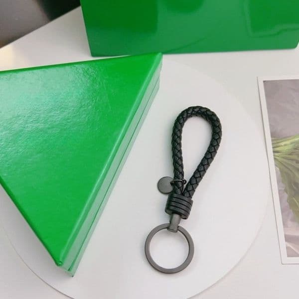 Fashion Genuine Leather Keychain Men's Hand-Woven Car Key Ring with Stainless Steel Hardware Premium Lambskin Bag Charm Durable Classic Key Fob Couple Holiday Gift