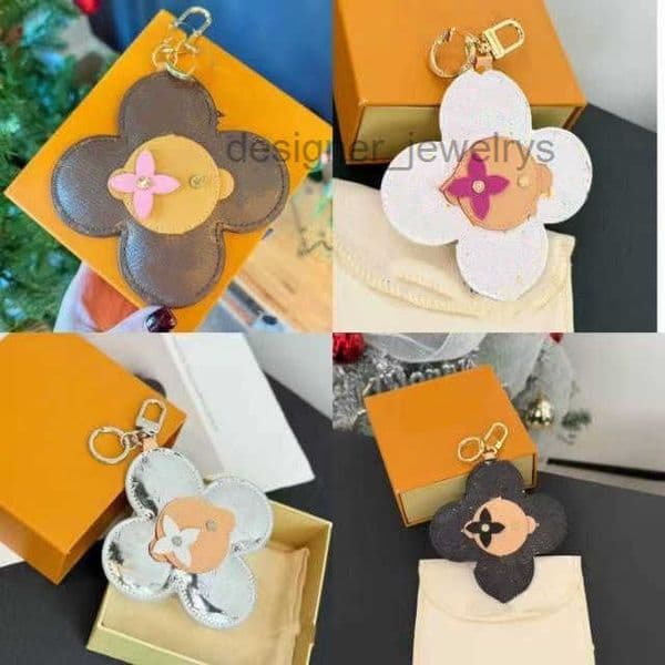 14styles Designer Sunflower Doll Bag Charm Luxury Christmas Plush Keychain Keying Bag Charms With Colorour L Letter Pendant Fashion Cartoon Womens Key Chain