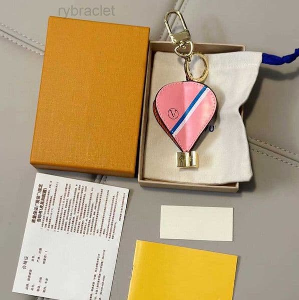 Exclusive new fashion high quality mens and womens leather yellow tiger keyring