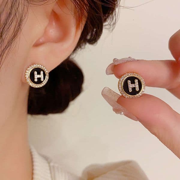 Trendy compact H-letter earrings with micro-inlaid zirconia s925 silver pin light luxury simple and versatile high-end feel