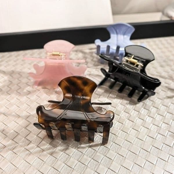 Triomphe Hair Clips Letter Design Acetate Hair Claw Fashion French Style Women's Shark Claw Casual Hair Accessories Can Be Mixed Colors High-quality