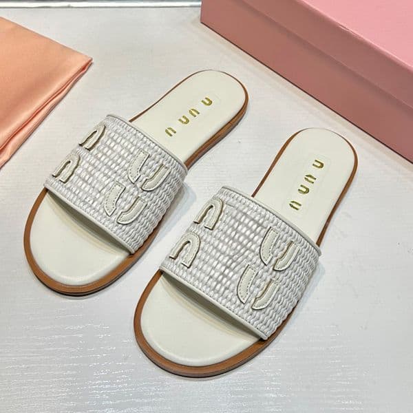 Designer Sandals Women Slides Sandals Same Style Black Quilted Flat Slippers Women Vacation Metal One-Band Sandals Flat summer slippers for outdoor Wear Sandal 104