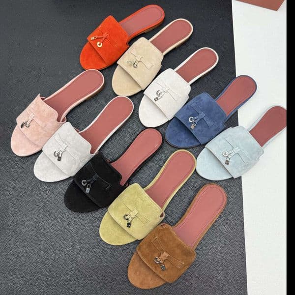 2025 New Summer Simple Sandals Vacation Style Versatile Shoes Classic Lock designer sandals slippers Buckle Pendant Flat Slippers