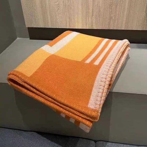 Designer blanket h pillow cashmere Thick Include Dust Bag Home Sofa H Camel Blanket Blankets TOP Selling Big Size 135*170cm 90%Wool 10%cashmere