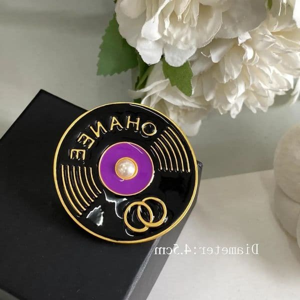 Designer Letter Pins Luxury Fashion Women Men Unisex Gold Brooch Jewelry Accessories Lovers Gift High Quality Alloy Material