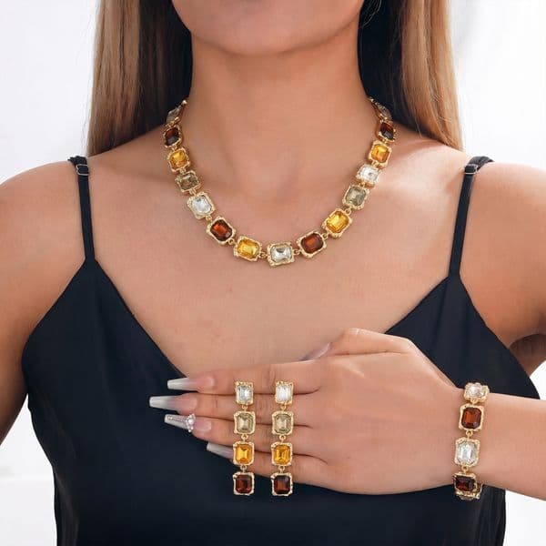 Luxury Designer Jewelry Women Square Earrings Necklace Bracelet Set Versatile Necklace Niche High End Bridal Jewelry Designer Necklace