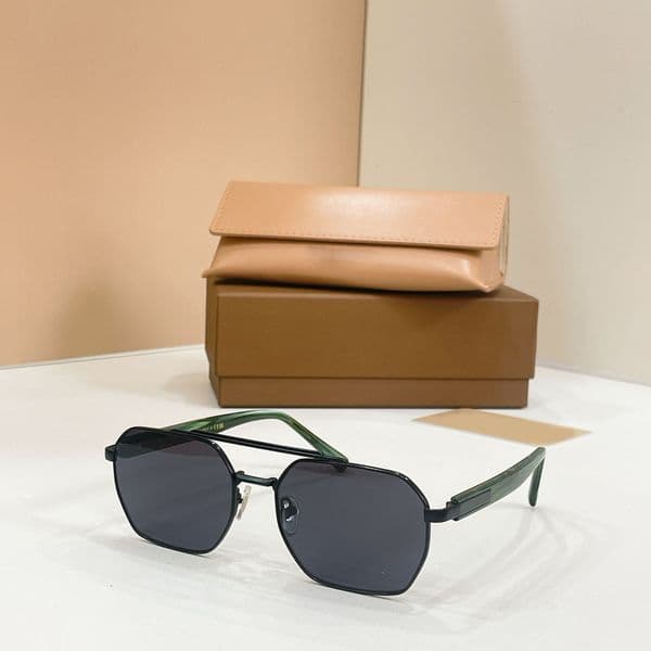 Luxury Designers Womens Sunglasses For Women Men Sun Glasses Mens 2245 Designer Fashion Style Protects Eyes Random Box