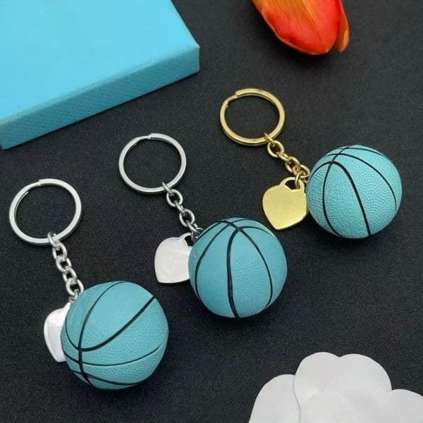 Men's Women's Keychain Designer Bag Charm Pendant Leather Luxury Keyring Car Keychains Stainless Steel Classic Fashion Basketball Heart Shaped Accessories