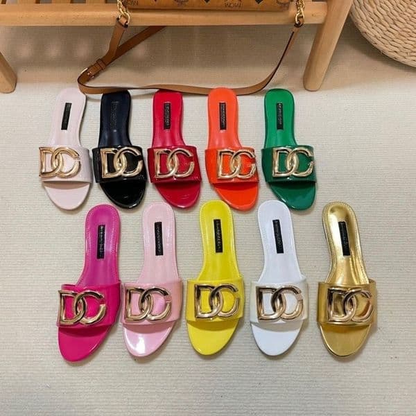 D Luxury Designer Shoes Fashion Patent Leather Slide Sandals Trendy Open Toe Flat Slippers for Women Metal Letter Decoration Slides Outdoor Beach Sandals Size 35-42