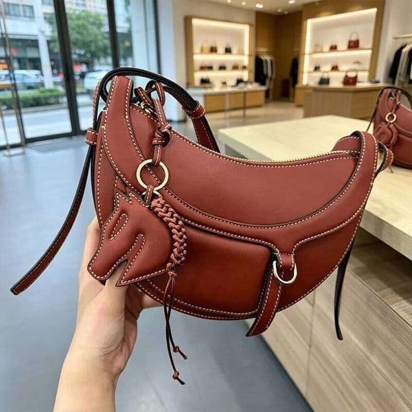 2026 New Genuine Leather Women's Half Moon Shaped Shoulder Bag Crossbody Bag, Casual Daily Commuting, Shopping And Travel