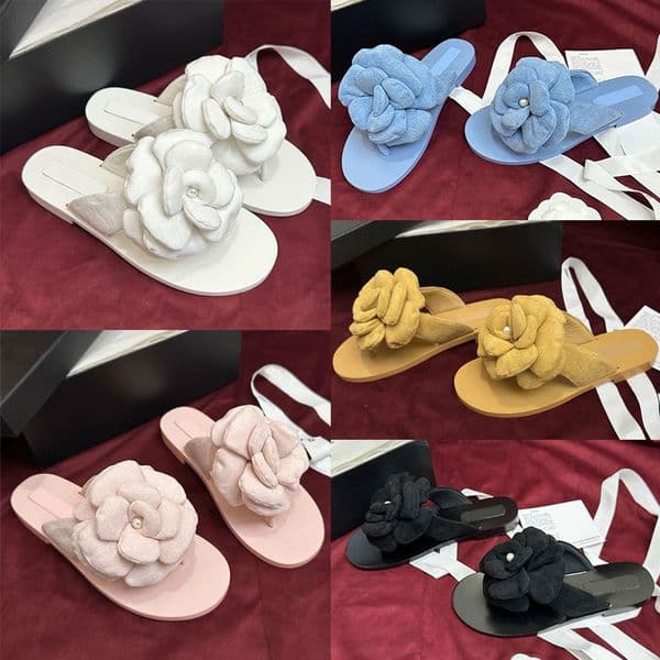 Designer Womens Camellia Pearl Flat Sandals Luxury Open Toe Slippers Elegant Ladies Summer Flat Non Slip Flip Flops Sheepskin Lining Leather Sole Size 35 41
