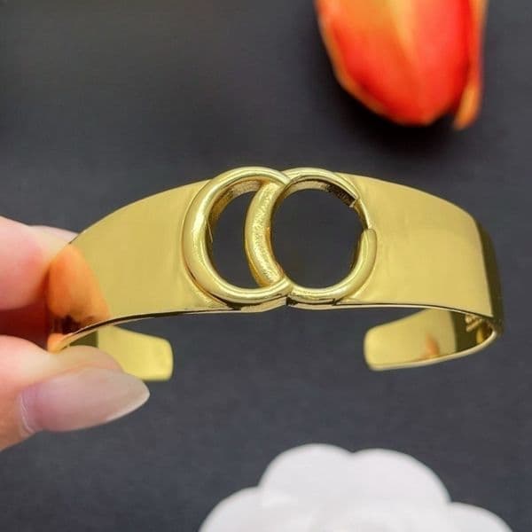 Vintage Luxury Bracelet for Men Women Wide Cuff Bangle 18K Gold Plated Unisex Designer Style Open Bracelet Minimalist Classic Jewelry High Quality