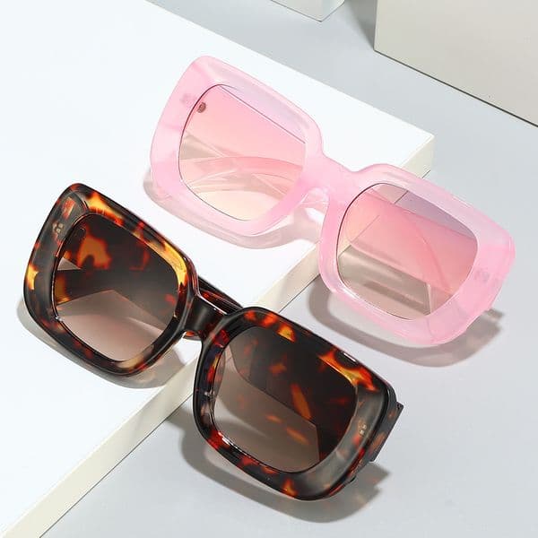 High Quality New women's new large-frame retro fashion square sunglasses, slimming and stylish for runway shows