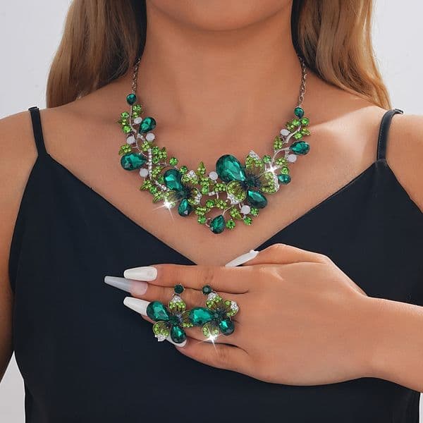 Luxury Designer Jewelry Women European And American Style Flower Necklace And Earring Set Crystal Gemstone Jewelry Necklace Dress Designer Necklace Women