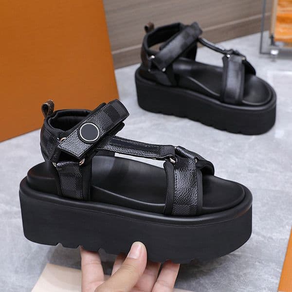 Womens Mens Nevada Comfort Sandal Designer Lambskin Platform Sandals 1AK4ZJ Luxury Adjustable Velcro Straps Boken Beach Sandals EVA Outsole Size 35 46