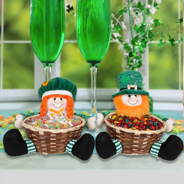 1pc/2pcs Ireland St Patrick's Day Party Supplies, Leprechaun Doll Ornament, Shamrock Green Indoor Decoration Candy Basket
