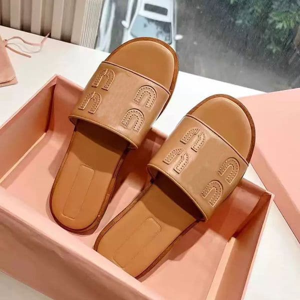 Designer Sandals Women Slides Slippers Flip-Flop Summer Beach casual Slippers Fashion Hot Classic LuxuryClip on Sandals Comfortable